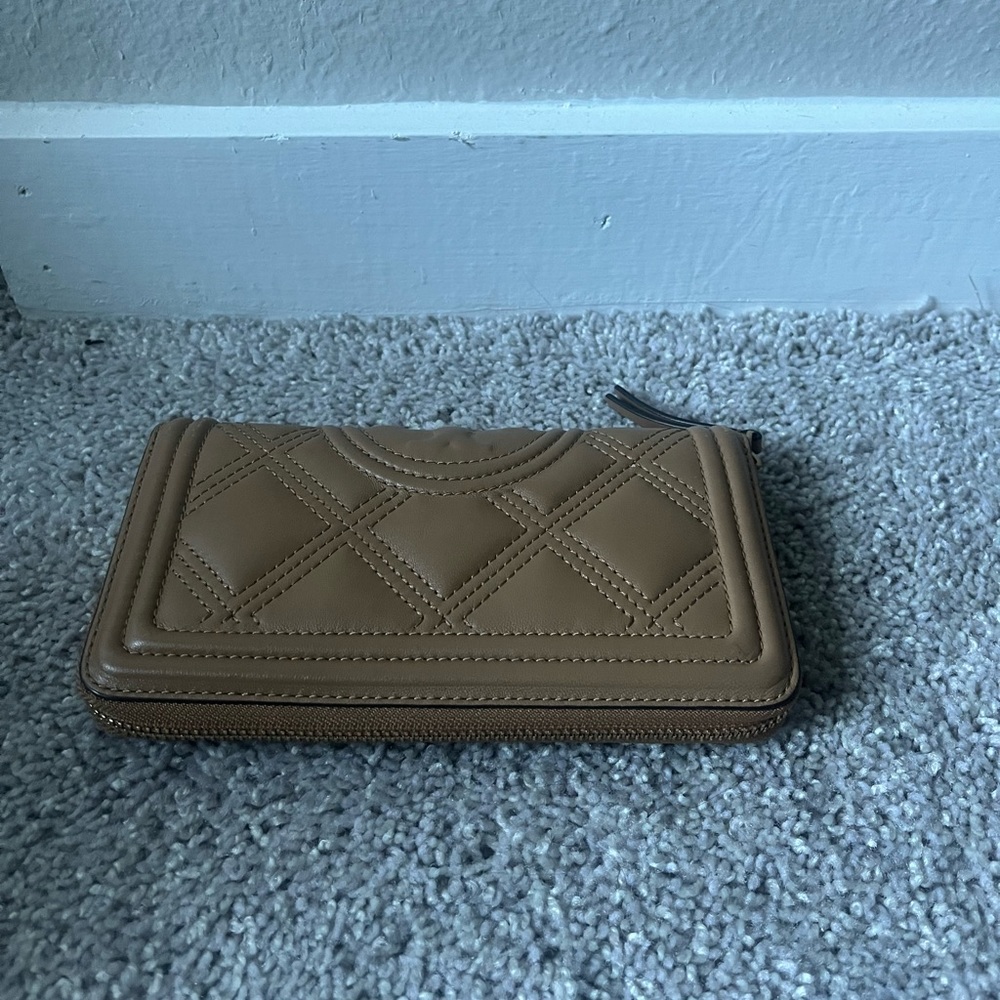 Tan Tory Burch Women's Fleming Wallet!
